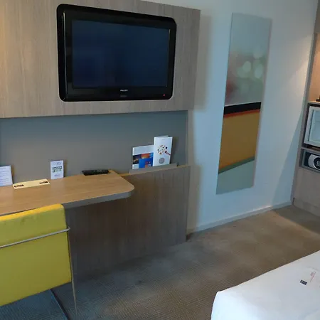 诺富特纳博讷南部a9 / A61酒店 4*