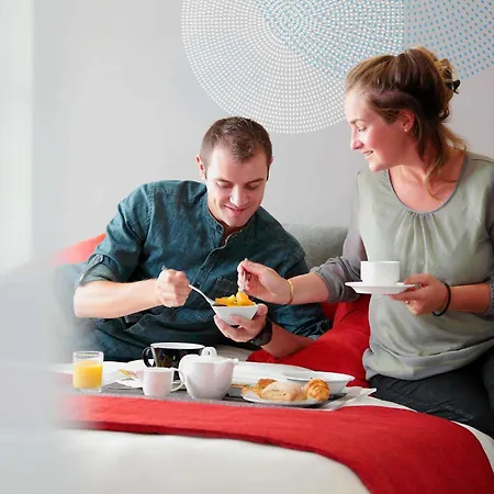 诺富特纳博讷南部a9 / A61酒店 4* 纳博讷