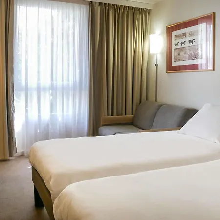 诺富特纳博讷南部a9 / A61酒店