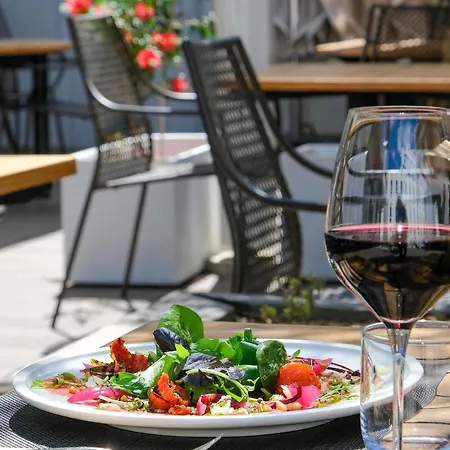 诺富特纳博讷南部a9 / A61酒店 酒店