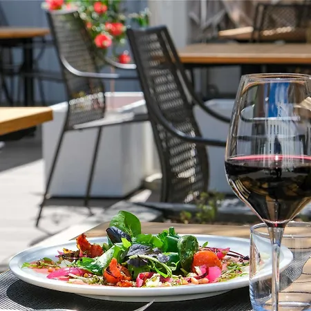 诺富特纳博讷南部a9 / A61酒店 酒店